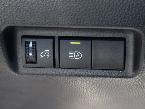 Used 2021 Toyota RAV4 LE AWD/4WD image 21