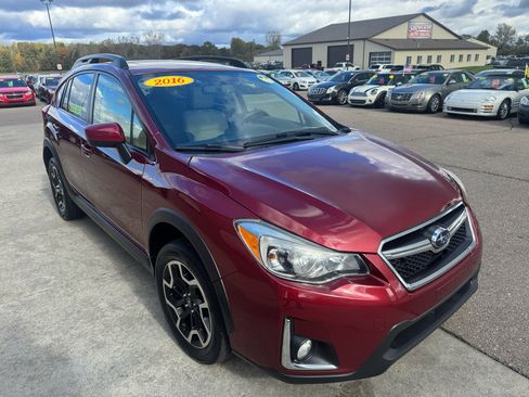 Used 2016 Subaru Crosstrek 2.0i Premium w/ Moonroof Package image 3