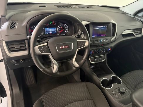Used 2024 GMC Terrain SLE w/ Driver Convenience Package FWD image 11