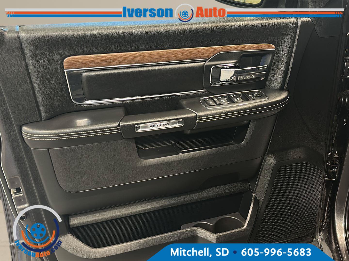 Used 2017 RAM 1500 Laramie w/ Convenience Group AWD/4WD image 13