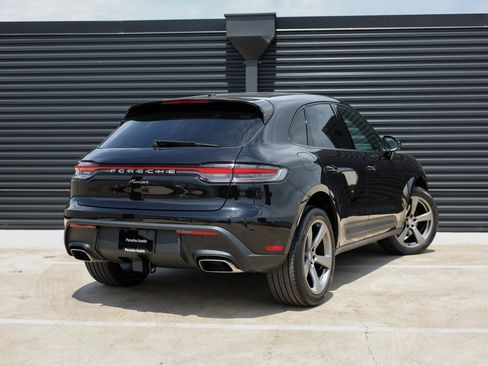Certified 2025 Porsche Macan image 7
