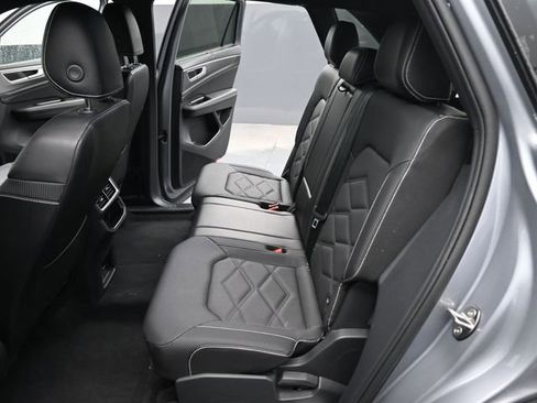 Used 2024 Volkswagen Atlas Cross Sport SE AWD/4WD image 12