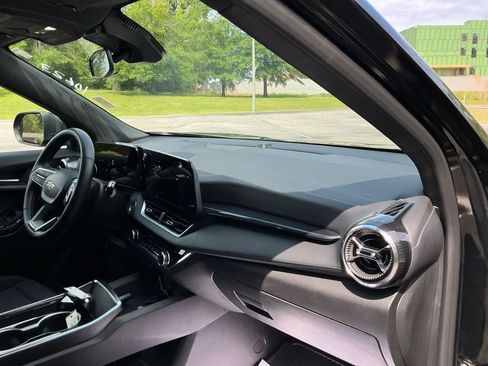 Used 2025 Chevrolet Equinox LT FWD image 21