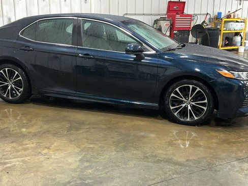 Used 2018 Toyota Camry SE image 5