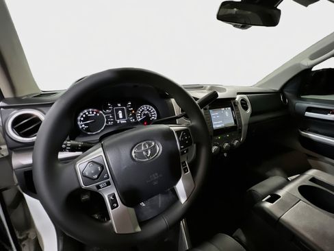 Used 2018 Toyota Tundra SR5 AWD/4WD image 7
