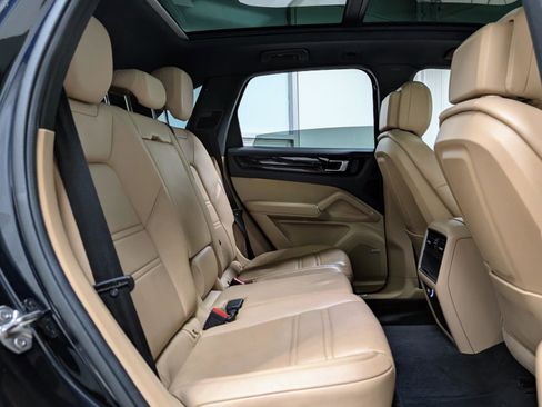 Used 2022 Porsche Cayenne image 22