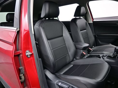 Used 2019 Volkswagen Tiguan SE AWD/4WD image 14