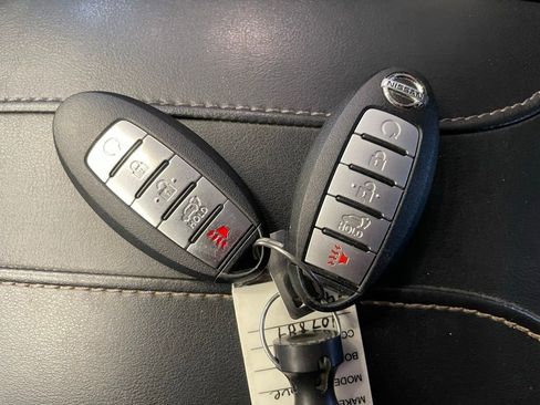 Certified 2017 Nissan Rogue SV w/ SV Premium Package image 19