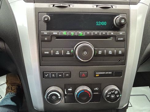 Used 2011 Chevrolet Traverse LT w/ Personal Connectivity Package FWD image 23