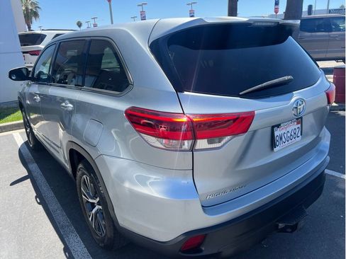 Used 2019 Toyota Highlander LE FWD image 5