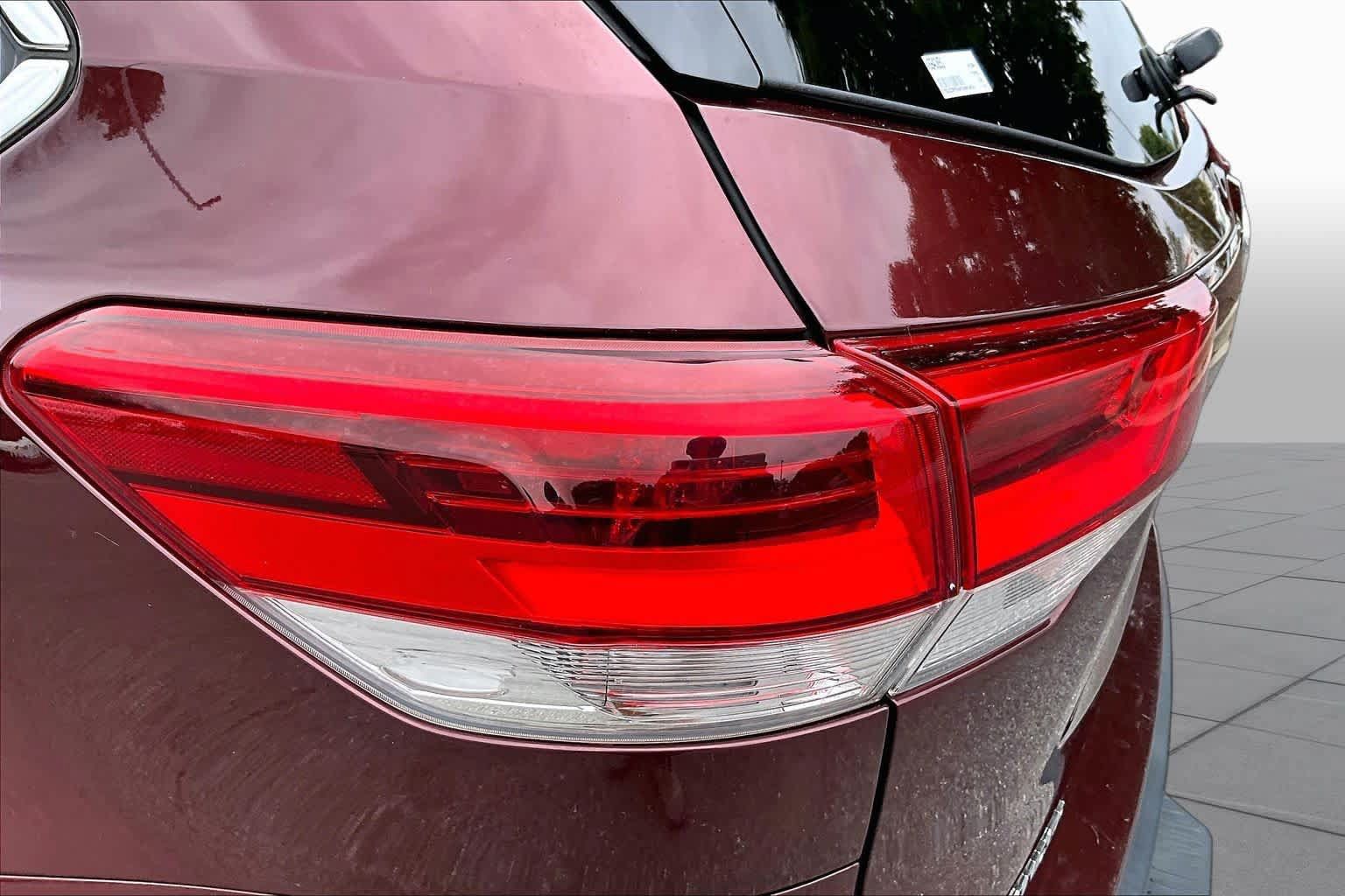 Used 2019 Toyota Highlander XLE AWD/4WD image 29