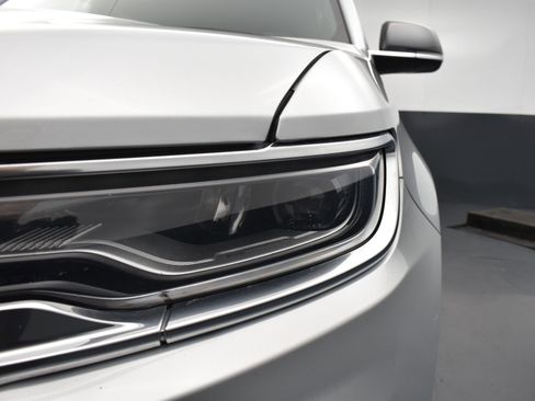 Used 2024 Jeep Wagoneer L 4WD image 6