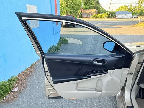 Used 2012 Toyota Camry FWD image 11