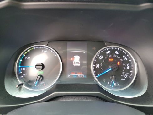 Used 2020 Toyota RAV4 LE image 24