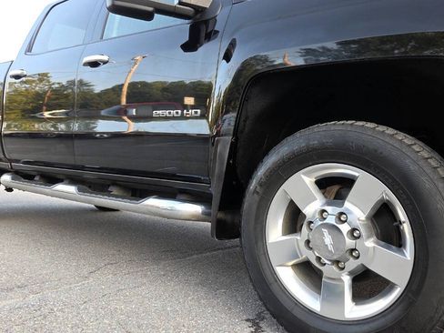 Used 2019 Chevrolet Silverado 2500 W/T w/ Snow Plow Prep Package AWD/4WD image 18