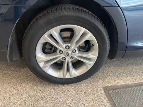 Used 2017 Ford Taurus SEL w/ Equipment Group 201A image 6