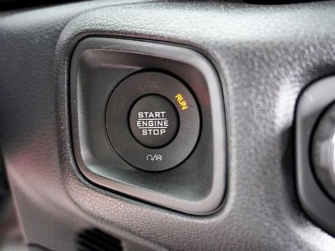 New 2025 Jeep Gladiator Willys image 39