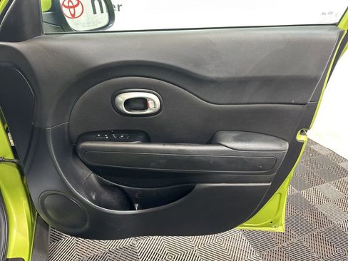 Used 2016 Kia Soul + image 11