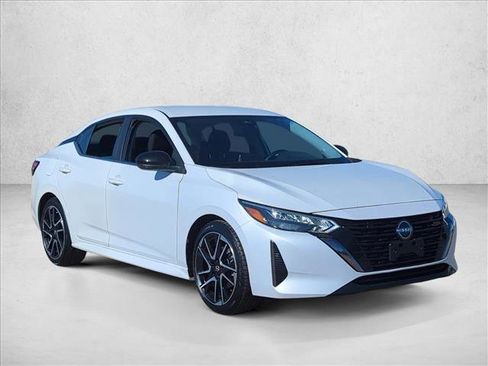 Used 2025 Nissan Sentra SR image 3