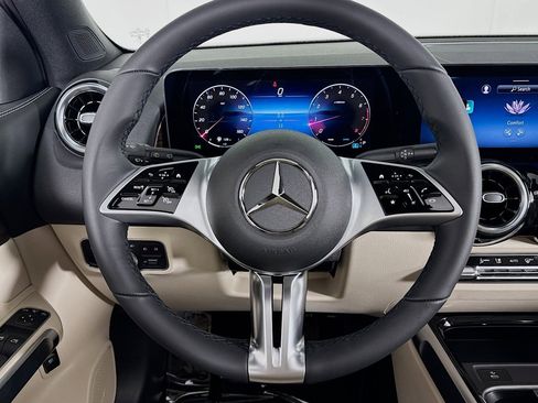 New 2026 Mercedes-Benz GLB 250 image 17