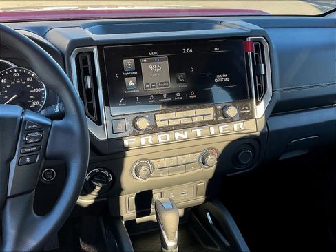 Used 2025 Nissan Frontier SV image 18