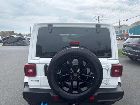 Used 2023 Jeep Wrangler Unlimited Sahara w/ Cold Weather Group AWD/4WD image 5