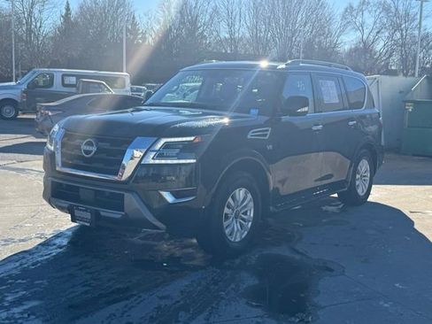 Used 2022 Nissan Armada SV image 3