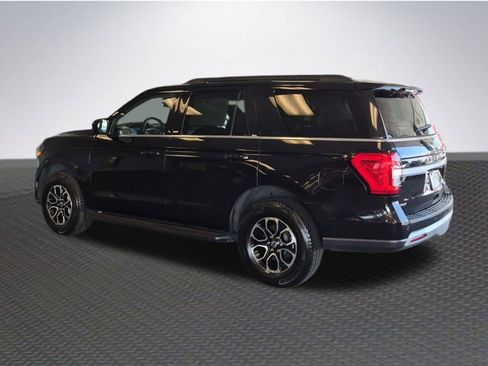 Certified 2024 Ford Expedition XLT image 5