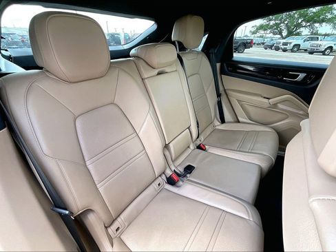 Used 2021 Porsche Cayenne Coupe image 21