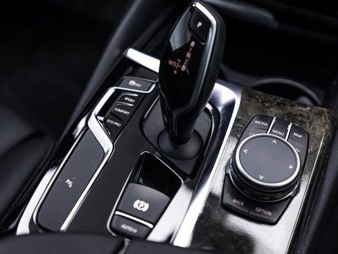 Used 2019 BMW 530i xDrive image 18