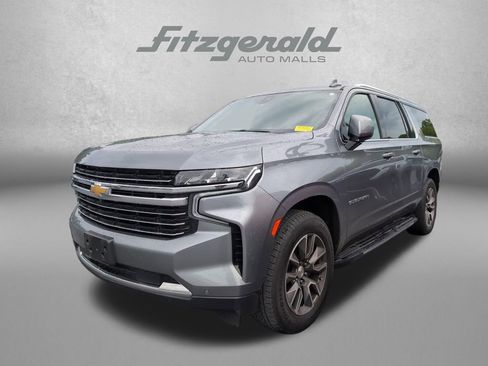Used 2022 Chevrolet Suburban LT w/ LT Signature Package AWD/4WD image 3
