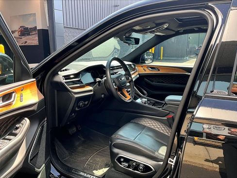 Used 2025 Jeep Grand Cherokee L Summit AWD/4WD image 7