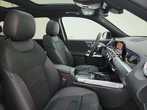 Certified 2024 Mercedes-Benz GLB 250 image 31