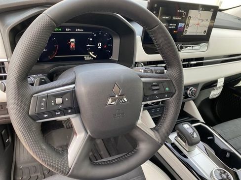 New 2026 Mitsubishi Outlander SE AWD/4WD image 12
