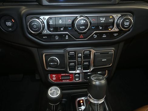 Used 2022 Jeep Wrangler Unlimited Rubicon w/ Xtreme Recon 35" Tire Package AWD/4WD image 17