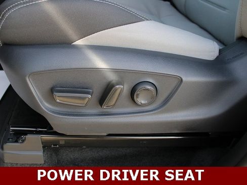 Used 2025 Toyota Tacoma Limited image 13