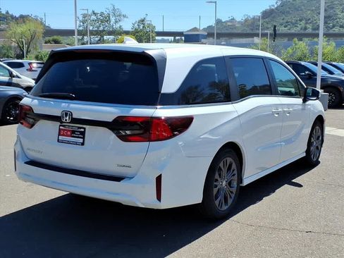 New 2026 Honda Odyssey Touring image 4