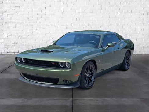 Used 2022 Dodge Challenger R/T Scat Pack RWD image 4