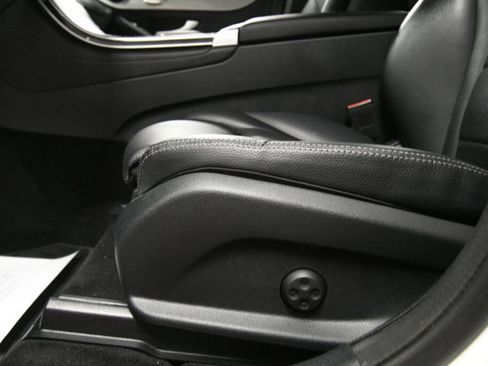 Used 2021 Mercedes-Benz GLC 300 4MATIC image 11