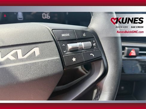 Used 2026 Kia Sportage LX FWD image 18
