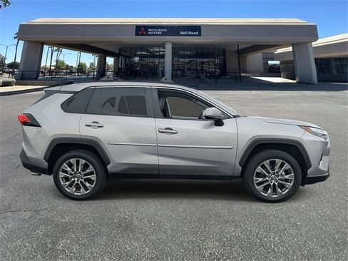 Used 2023 Toyota RAV4 XLE Premium image 7