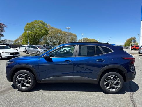 Used 2024 Chevrolet Trax LT w/ LT Convenience Package FWD image 2