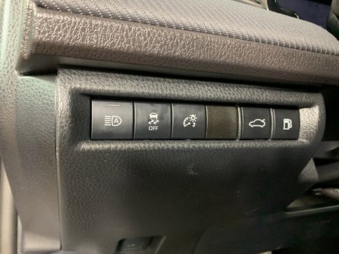 Used 2025 Toyota Camry SE image 18