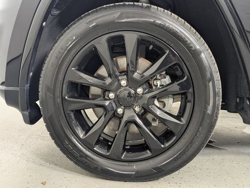 Used 2022 Jeep Grand Cherokee Laredo X RWD image 11