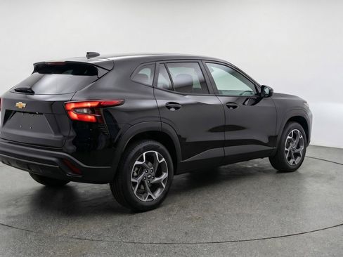 Used 2025 Chevrolet Trax LT image 9