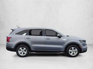 Used 2023 Kia Sorento LX FWD video 4