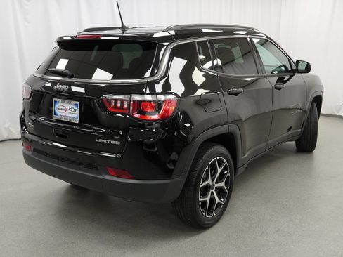 Used 2025 Jeep Compass Limited AWD/4WD image 3