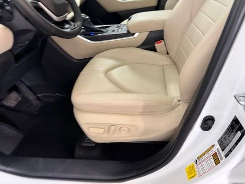 Used 2025 Toyota Highlander XLE AWD/4WD image 23