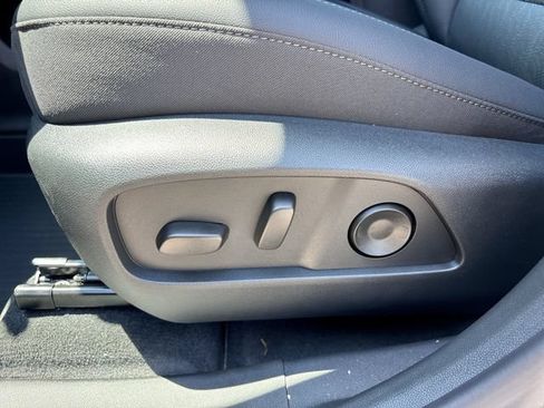 New 2026 Chevrolet Equinox LT w/ Convenience Package II FWD image 12