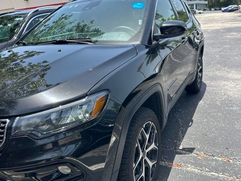 Used 2025 Jeep Compass Limited AWD/4WD image 1